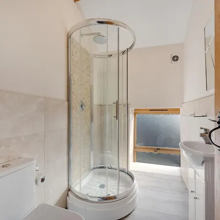 5-bed Country Retreat In With Hot Tub Hébergement de vacances *