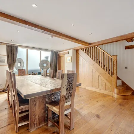 펜션 5-bed Retreat Sleeps 12 In With Hot Tub