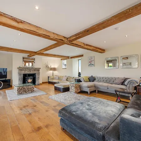 펜션 5-bed Retreat Sleeps 12 In With Hot Tub *