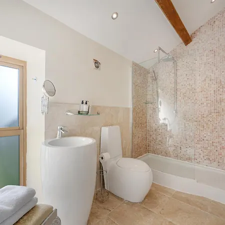 Дом отдыха 5-bed Retreat Sleeps 12 In With Hot Tub *