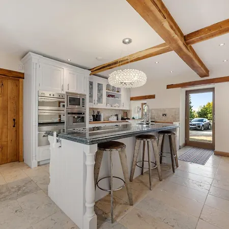 5-bed Country Retreat In With Hot Tub Hébergement de vacances Harrogate