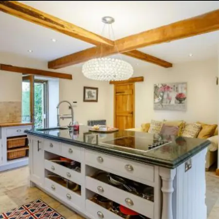 5-bed Retreat Sleeps 12 In With Hot Tub Tatil Evi Harrogate