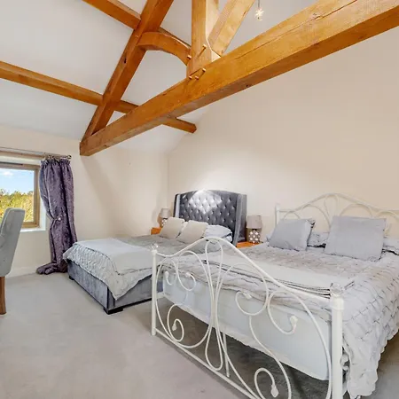 5-bed Retreat Sleeps 12 In With Hot Tub Tatil Evi