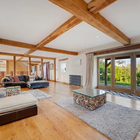 Tatil Evi 5-bed Retreat Sleeps 12 In With Hot Tub Harrogate