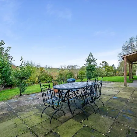 Tatil Evi 5-bed Retreat Sleeps 12 In With Hot Tub